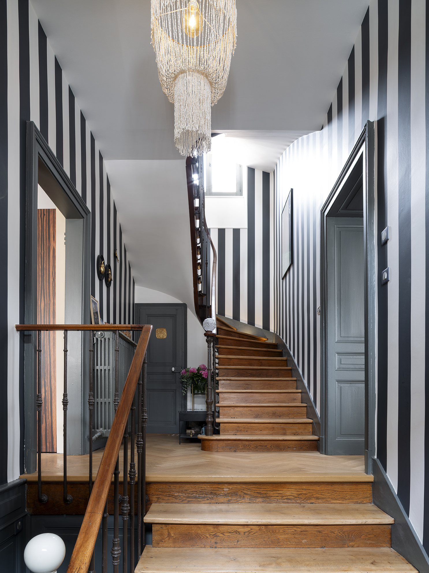 Restructuration complèt d'une maison de ville / GBMJG