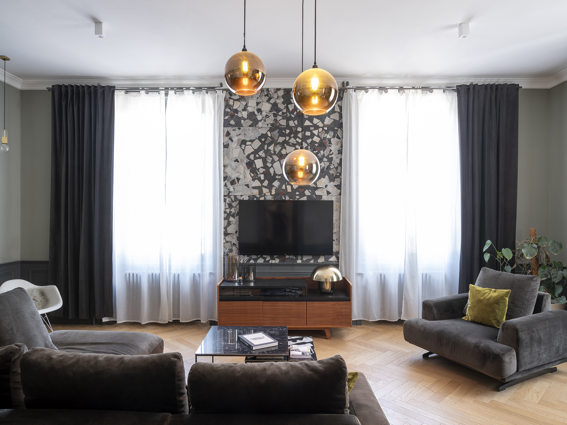 Restructuration complèt d'une maison de ville / GBMJG