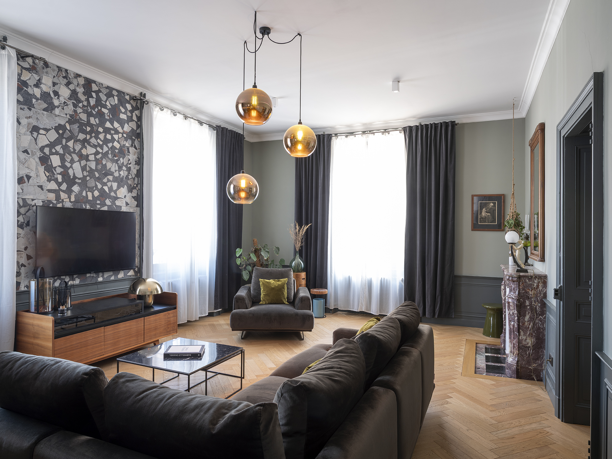 Restructuration complèt d'une maison de ville / GBMJG