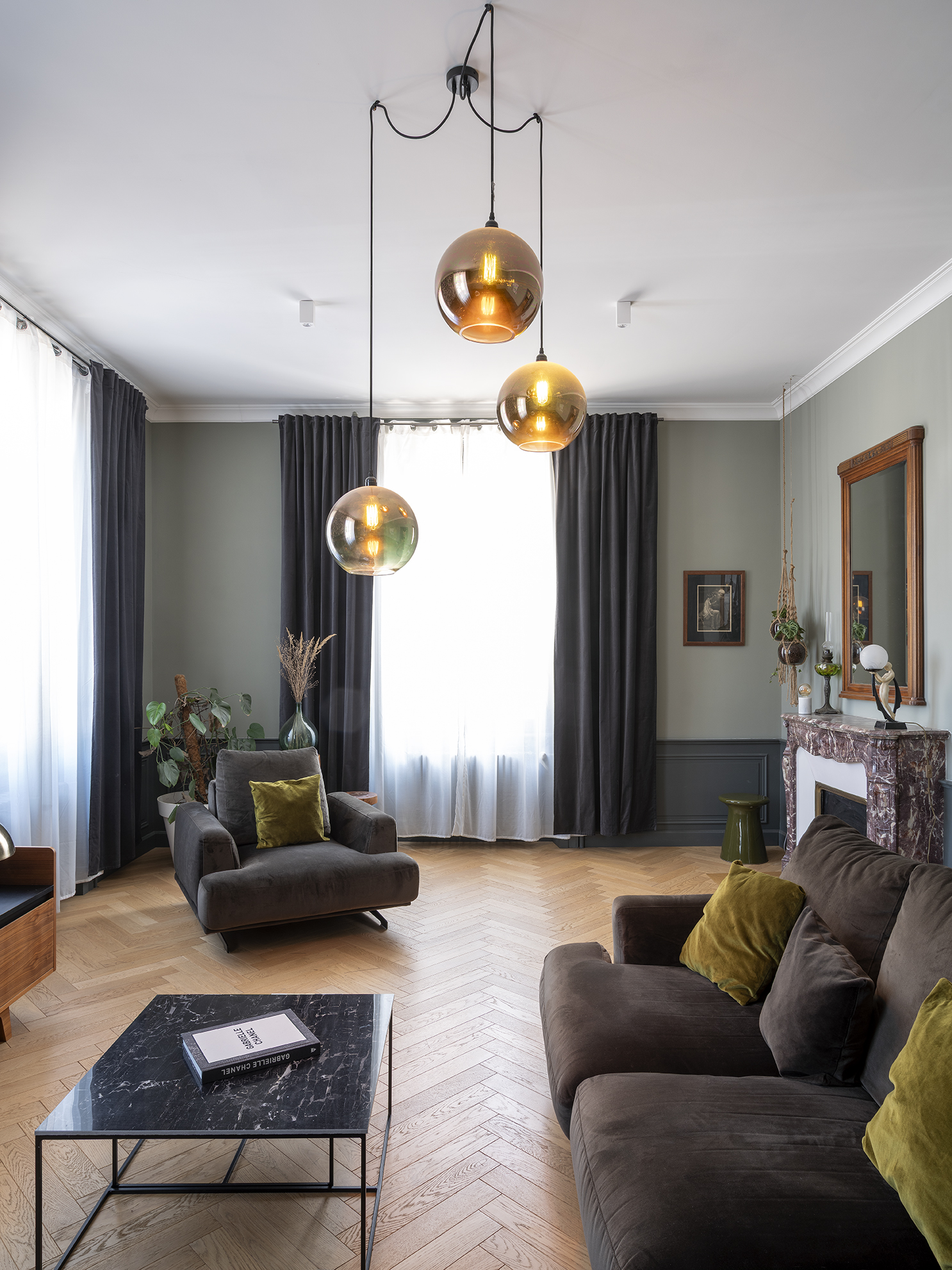 Restructuration complèt d'une maison de ville / GBMJG