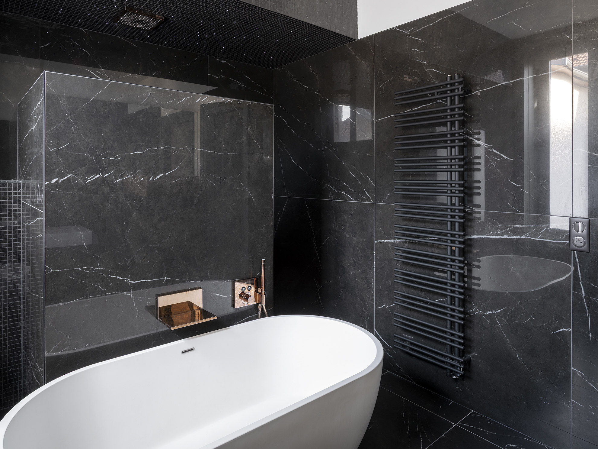 Restructuration complèt d'une maison de ville / GBMJG