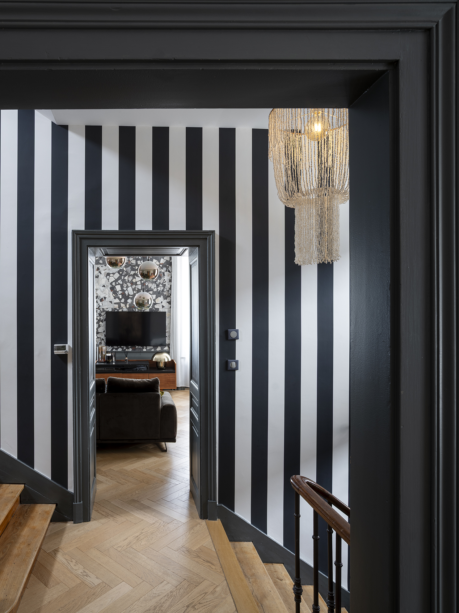 Restructuration complèt d'une maison de ville / GBMJG