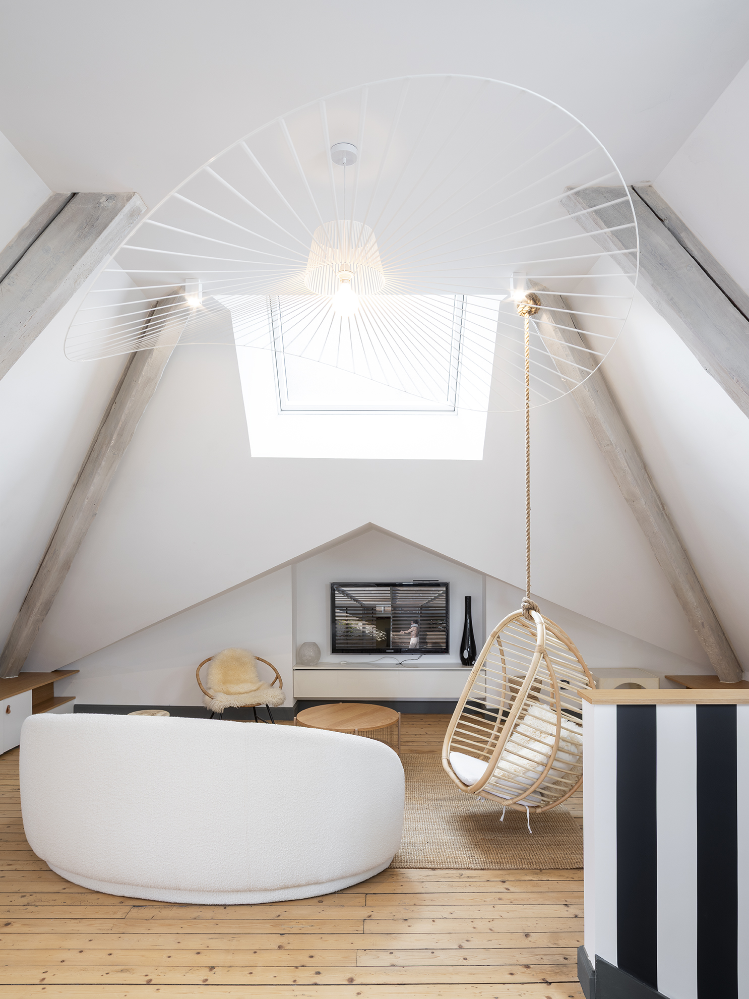 Restructuration complèt d'une maison de ville / GBMJG