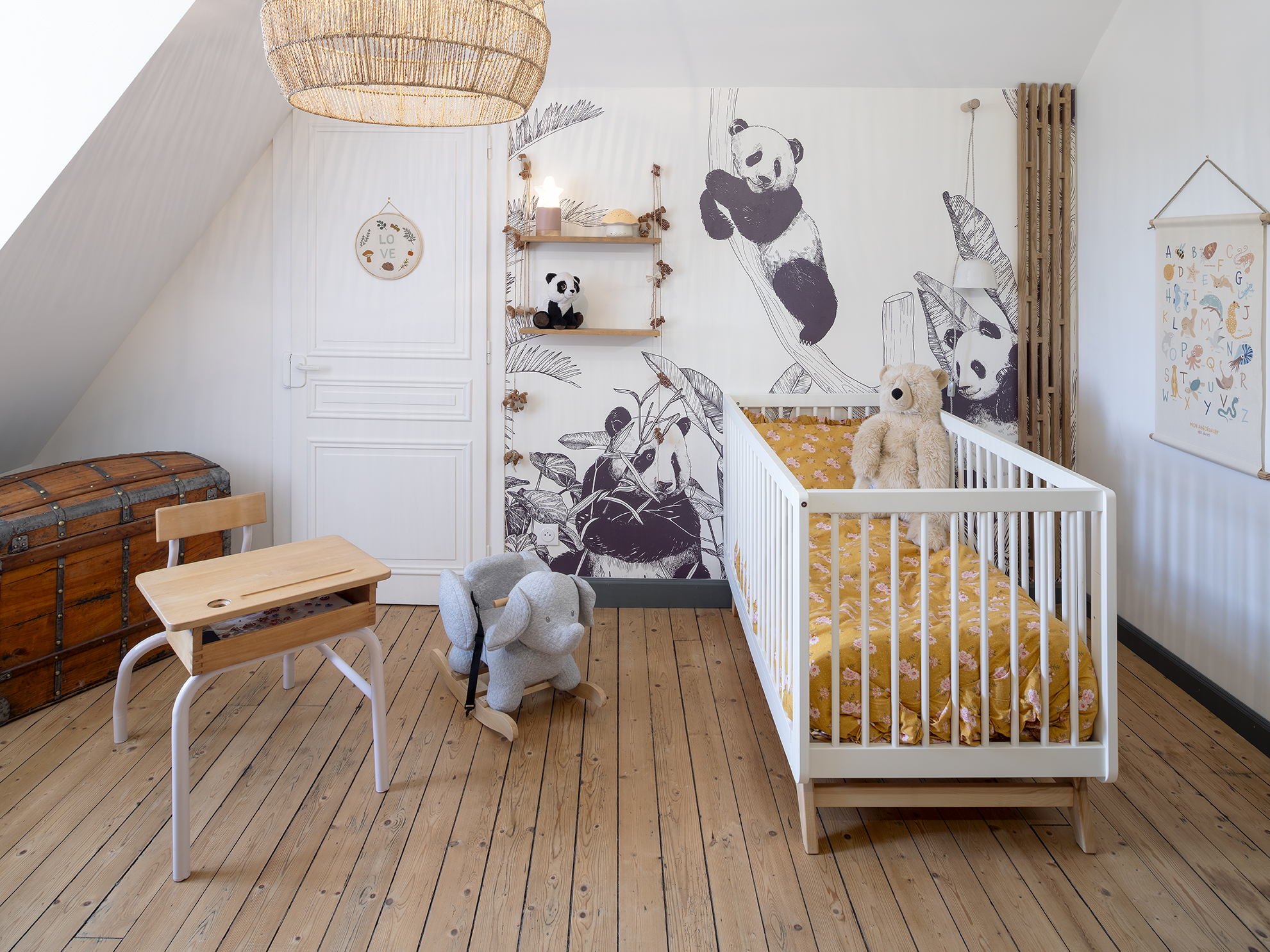 Restructuration complèt d'une maison de ville / GBMJG