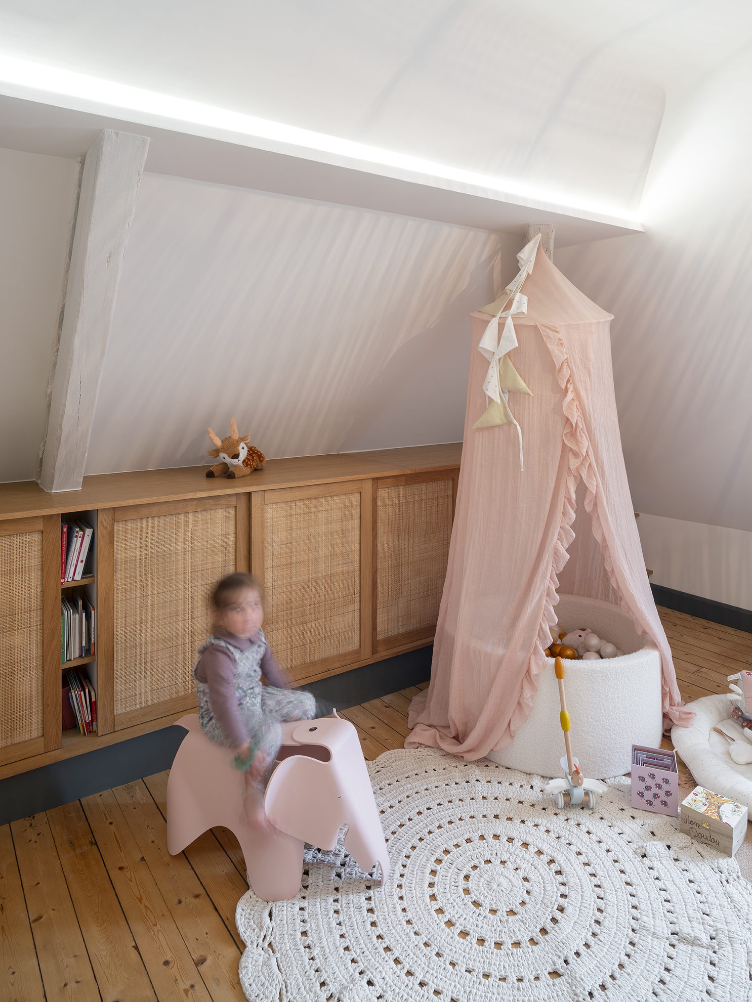 Restructuration complèt d'une maison de ville / GBMJG