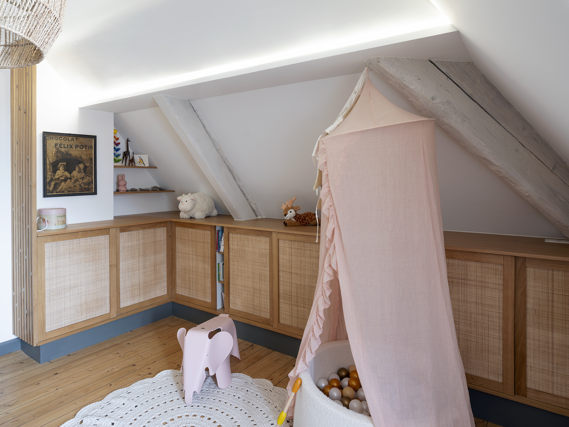 Restructuration complèt d'une maison de ville / GBMJG