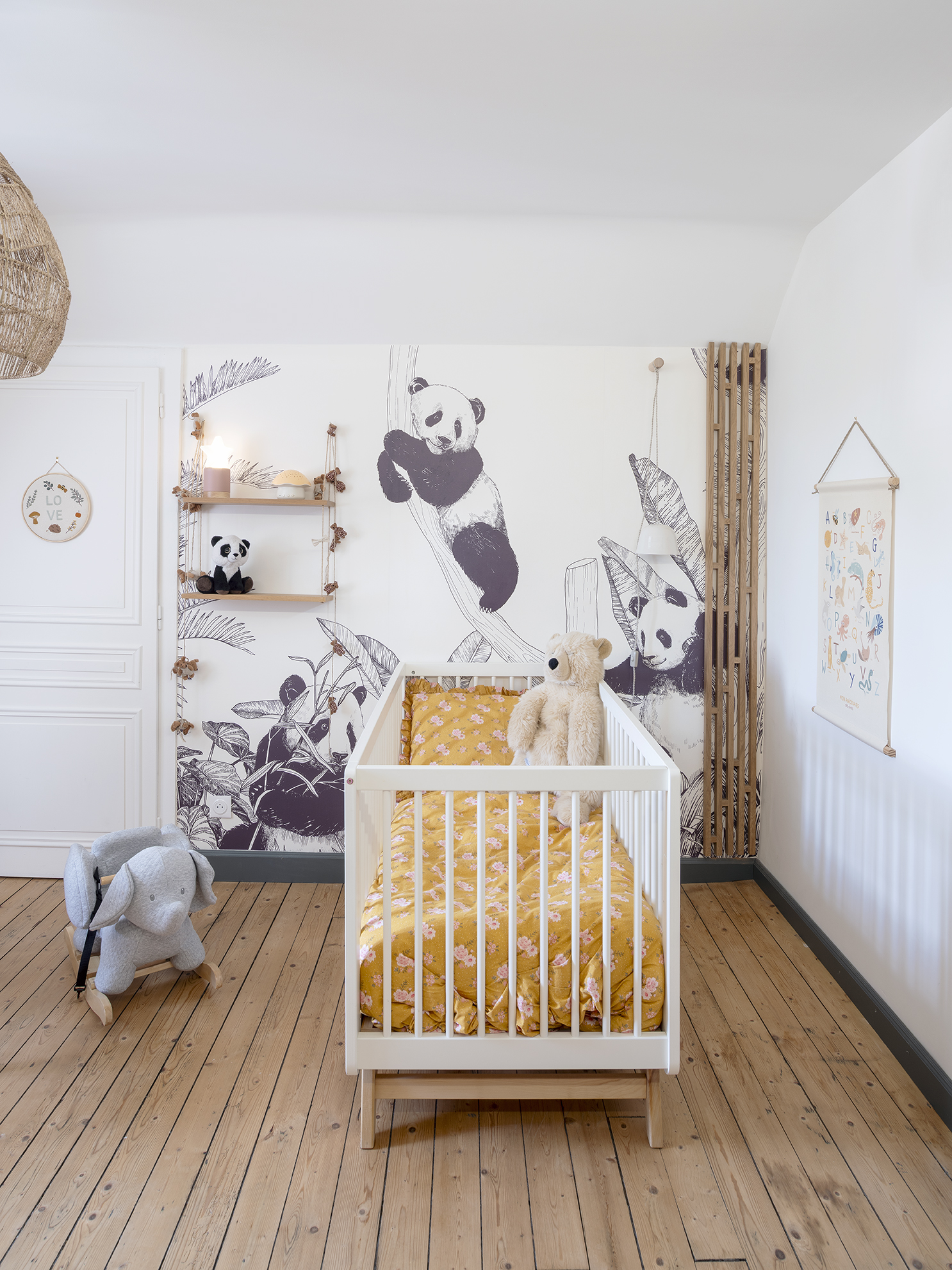 Restructuration complèt d'une maison de ville / GBMJG