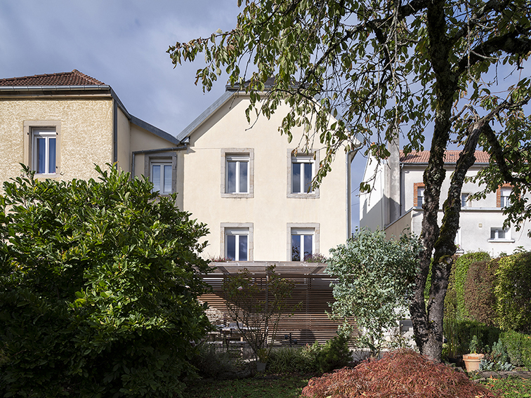 Restructuration d'une maison de ville & création de terrasses / NLM