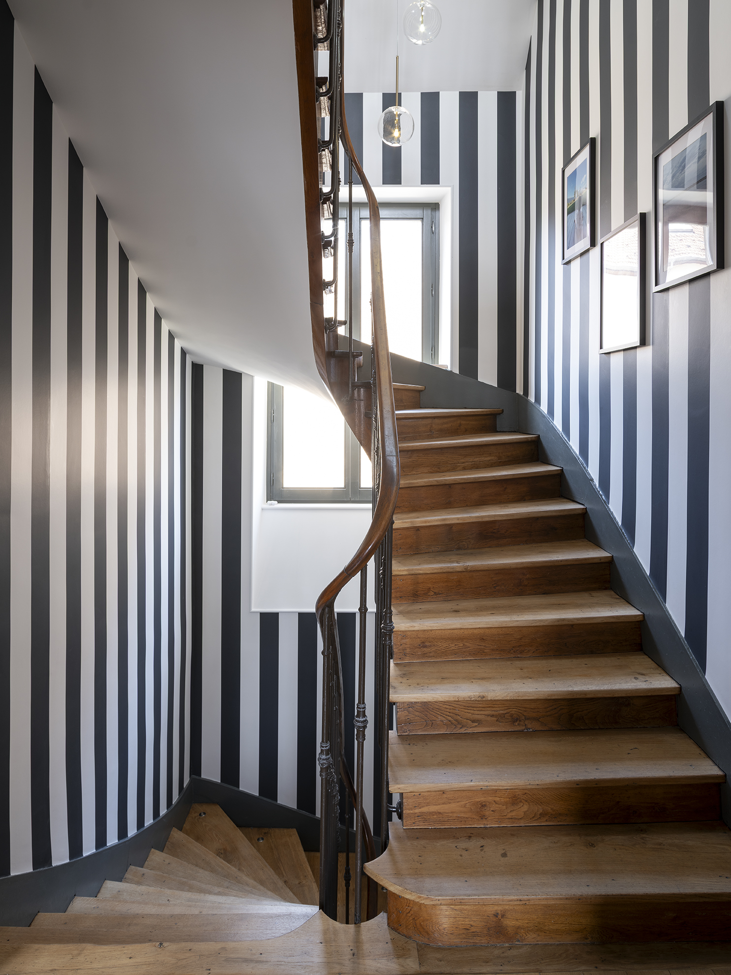 Restructuration complèt d'une maison de ville / GBMJG