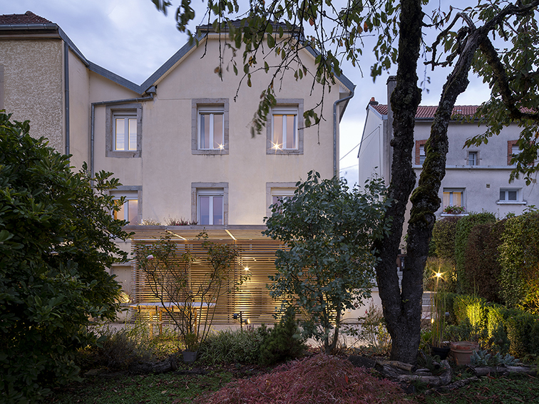 Restructuration d'une maison de ville & création de terrasses / NLM