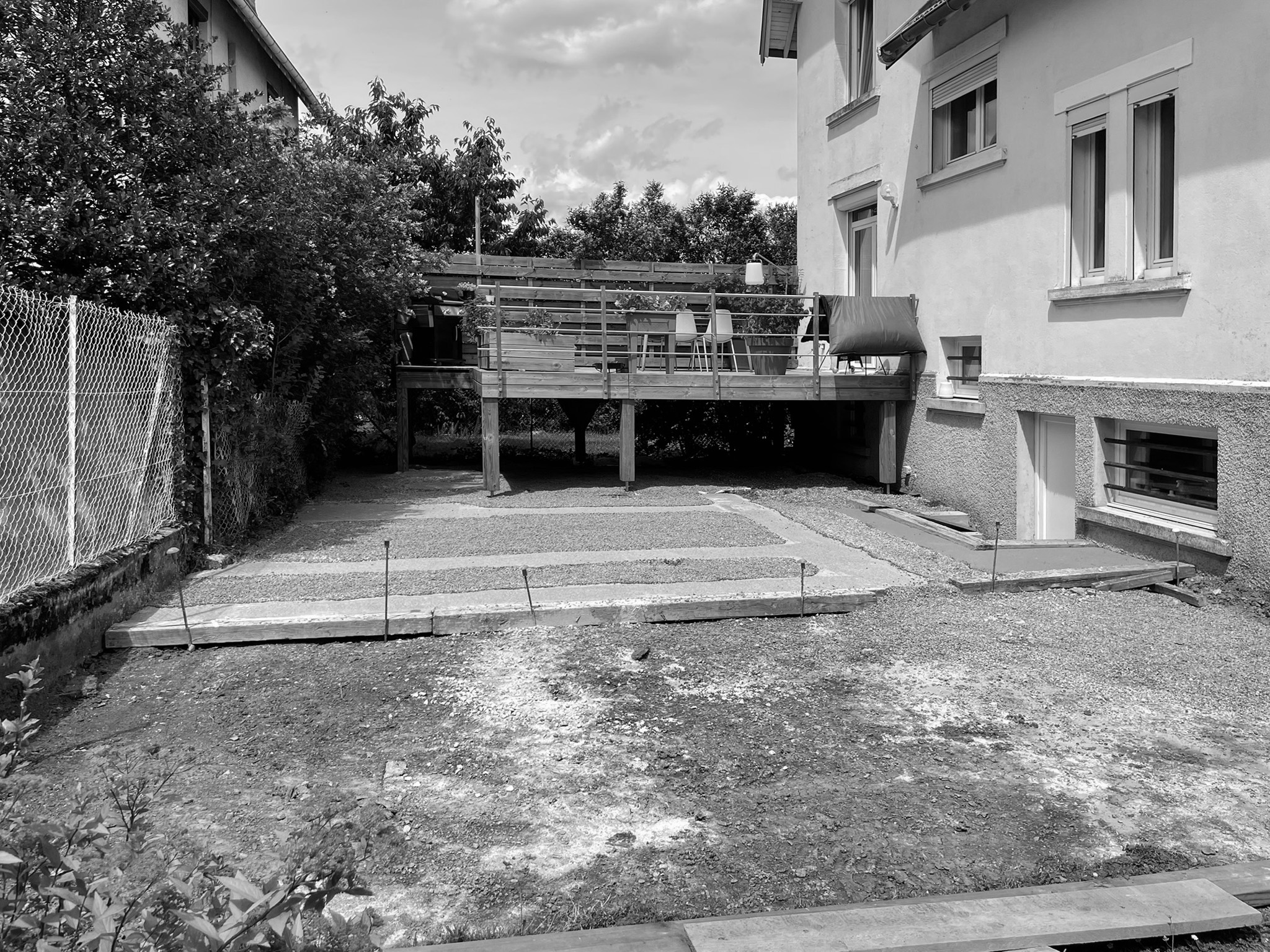 Aménagements paysagers, création d'une terrasse et d'une piscine pour une maison de ville / CFU