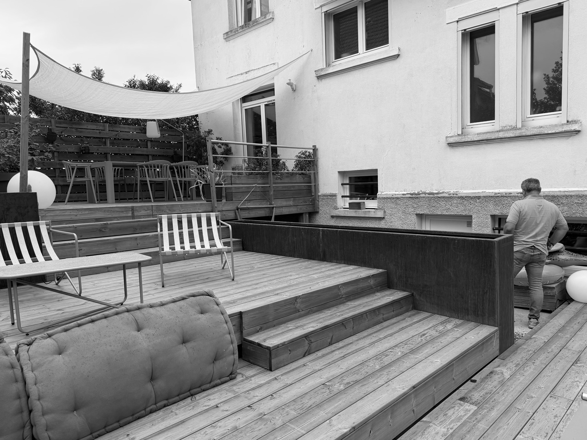 Aménagements paysagers, création d'une terrasse et d'une piscine pour une maison de ville / CFU